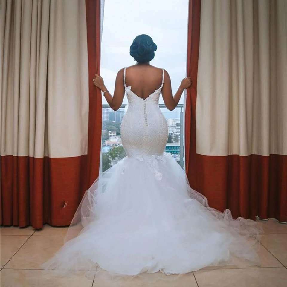 Lace sleeveless big tail style African bridal wedding dress