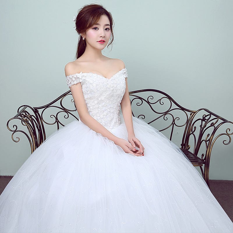 Simple and slim white wedding dress